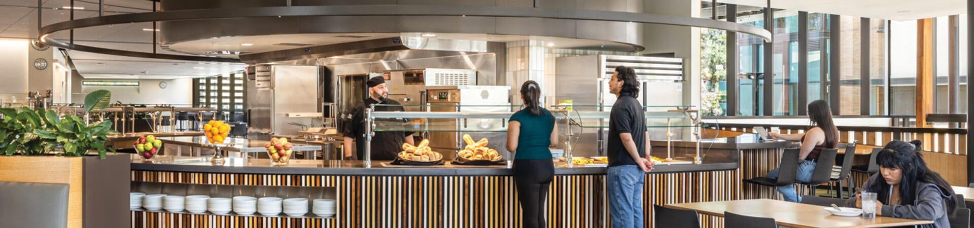 students getting food at Glasgow